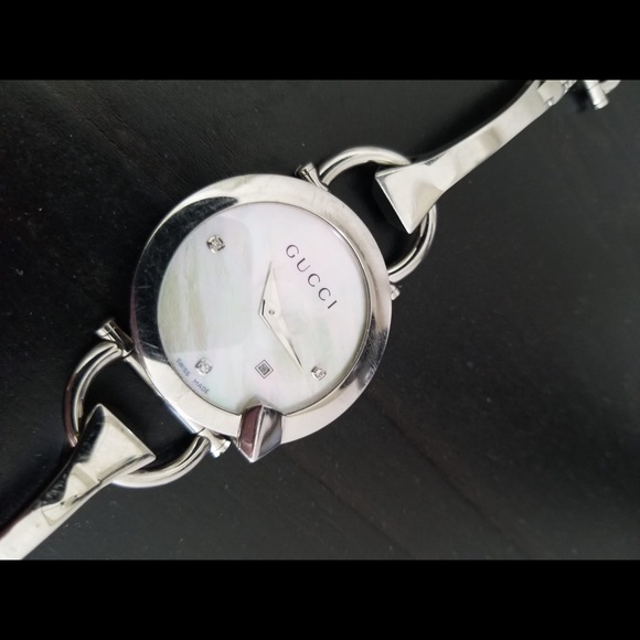 Gucci Chiodo diamond Mother of pearl watch